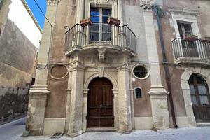 Appartamento di 615 m² con più di 5 locali a Sirac