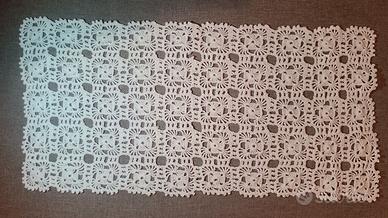 Centrino a uncinetto 