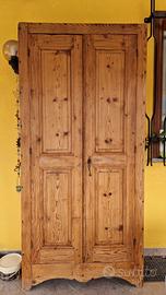 Armadio antico  in pino 