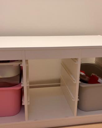 Combinazione portaoggetti IKEA TROFAST con scatole