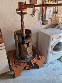 Torchio con assi in legno