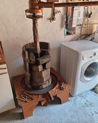 Torchio con assi in legno