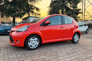 Toyota Aygo 1.0 12V VVT-i 5 porte AUTOMATICA NAVIG