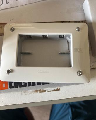 Placca antirimozione bticino matix