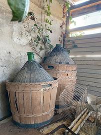 2 DAMIGIANE VINTAGE IN VETRO CON CESTA IN LEGNO