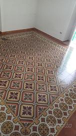 Pavimento antico in cementine policrome
