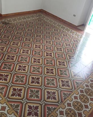 Pavimento antico in cementine policrome