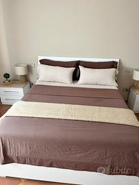 Letto matrimoniale,comodini e comò