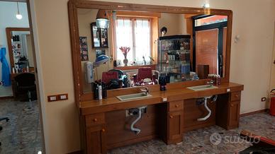 poltrone e mobile da barbiere