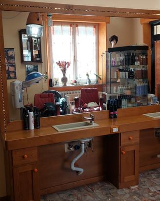 poltrone e mobile da barbiere