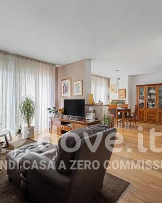 Appartamento di 151 m² con 4 locali e box auto a B