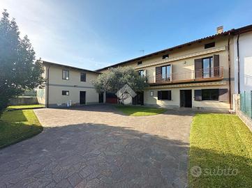 CASA SEMINDIPENDENTE A MAJANO