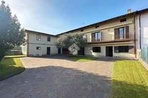 CASA SEMINDIPENDENTE A MAJANO