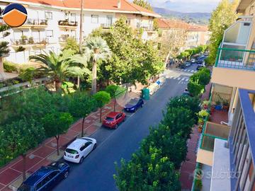 3 LOCALI A DIANO MARINA