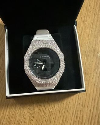 orologlio g-shock con cassa in diamanti VVS