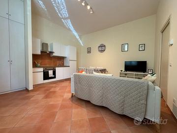 Bilocale arredato in parco