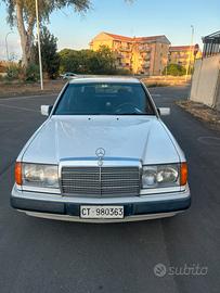 Mercedes 200 E