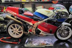 Honda Replica RC30