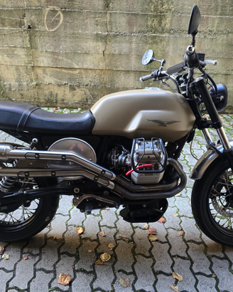 Moto Guzzi v7 scrambler