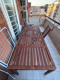Tavolo in legno da giardino