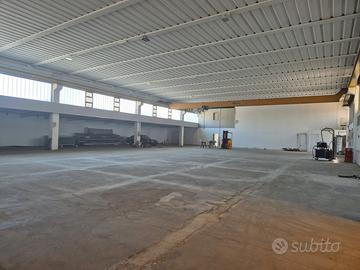 Capannone commerciale