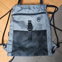 Sacca zaino con cerniere e tasche