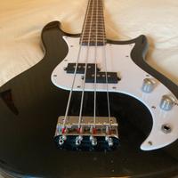 Basso e amplificatore Behringer