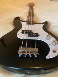 Basso e amplificatore Behringer