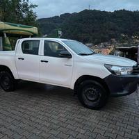 TOYOTA Hilux 2.4 D-4D 4WD 4 porte Double Cab Com