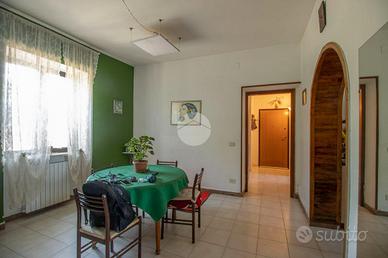 CASA SEMINDIPENDENTE A COLLEVECCHIO