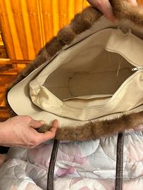 ‘obag grande con bordo in pelliccia