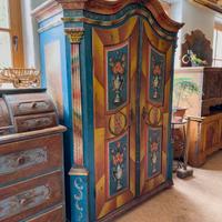 Armadio tirolese in cirmolo