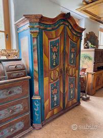 Armadio tirolese in cirmolo