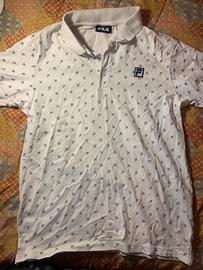 Eleganza sportiva con la maglietta fila