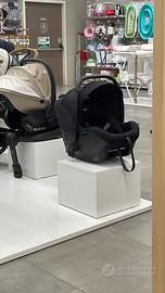 Seggiolino auto e navicella del trio Chicco seety