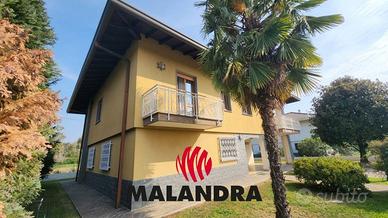 Villa di 211 m² con più di 5 locali e box auto dop