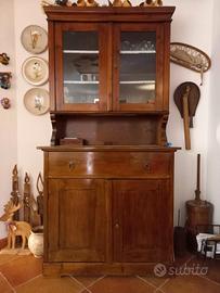 Credenza con vetrinetta in abete 