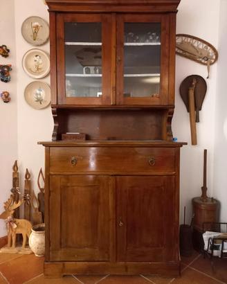 Credenza con vetrinetta in abete 