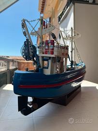 Modellino barca per pesca di alici