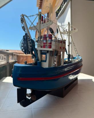 Modellino barca per pesca di alici