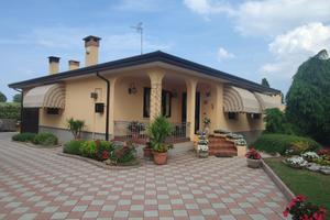 Villa con terreno edificabile