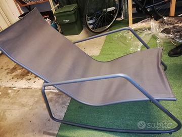 Sedia a dondolo moderna grigia esterno interno