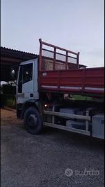 CAMION IVECO EuroCargo 150E180 CON RIBALTABILE:
