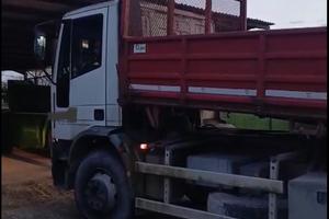 CAMION IVECO EuroCargo 150E180 CON RIBALTABILE: