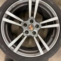 cerchi e gomme Cayenne 21 pollici