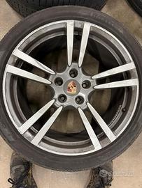 cerchi e gomme Cayenne 21 pollici