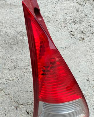 Faro posteriore sx C3