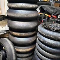 Gomme slick prese da un team con pochi turni 