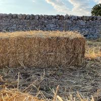 Ballette di paglia compatte