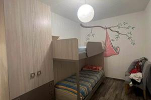 Letto a castello con armadio integrato